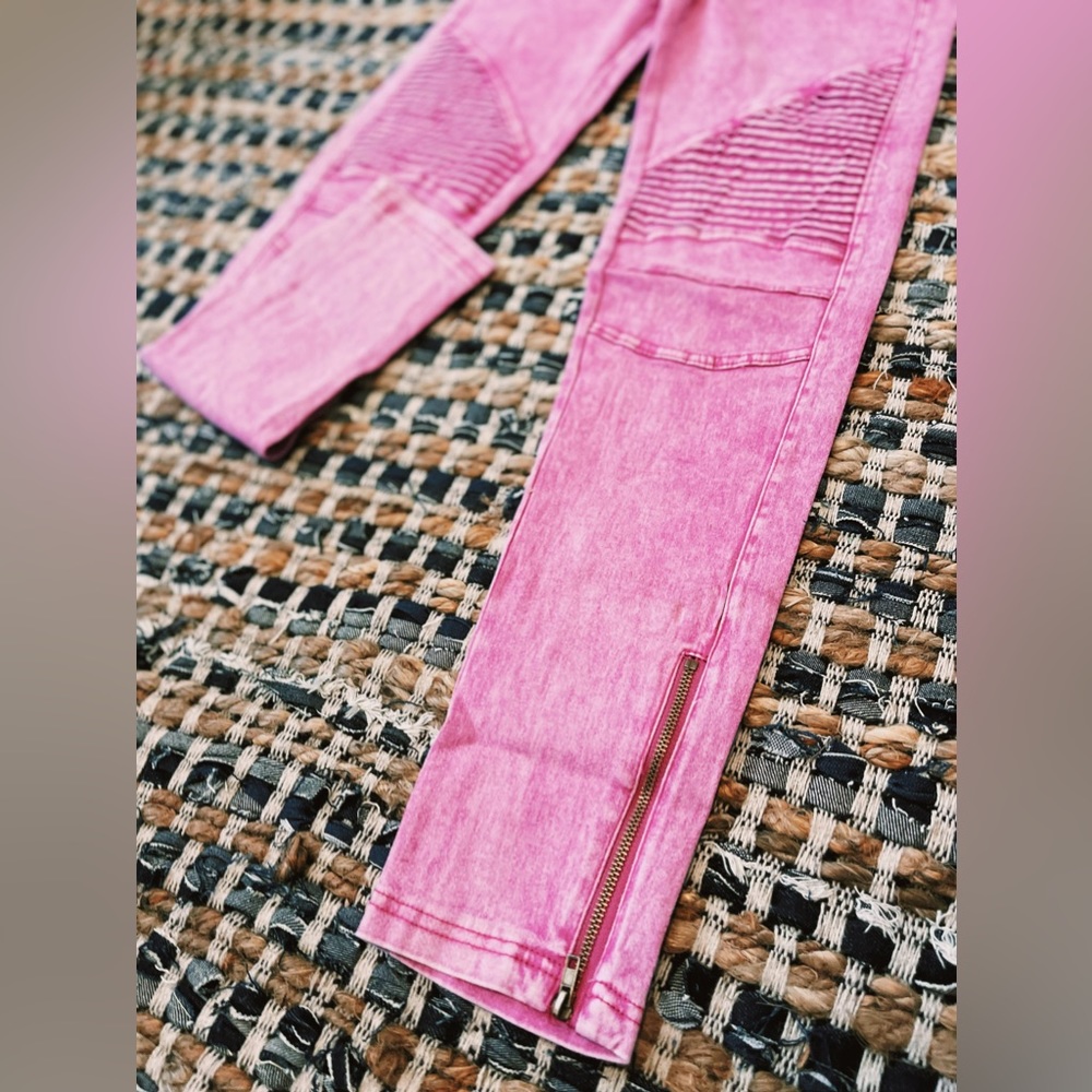 Barbie Pink Mineral Washed Moto Leggings with Ankle Zipper Beulah NWT - Picture 14 of 15